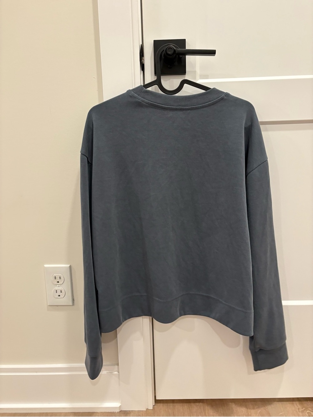 Athleta Seasoft Crewneck Sweatshirt Size Medium - Picture 5 of 8